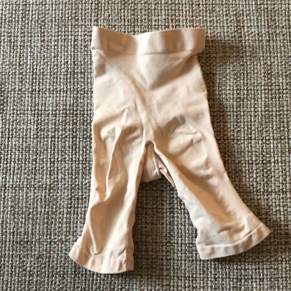 Skims SCULPTING SHORT MID THIGH W/ OPEN GUSSET size S/M